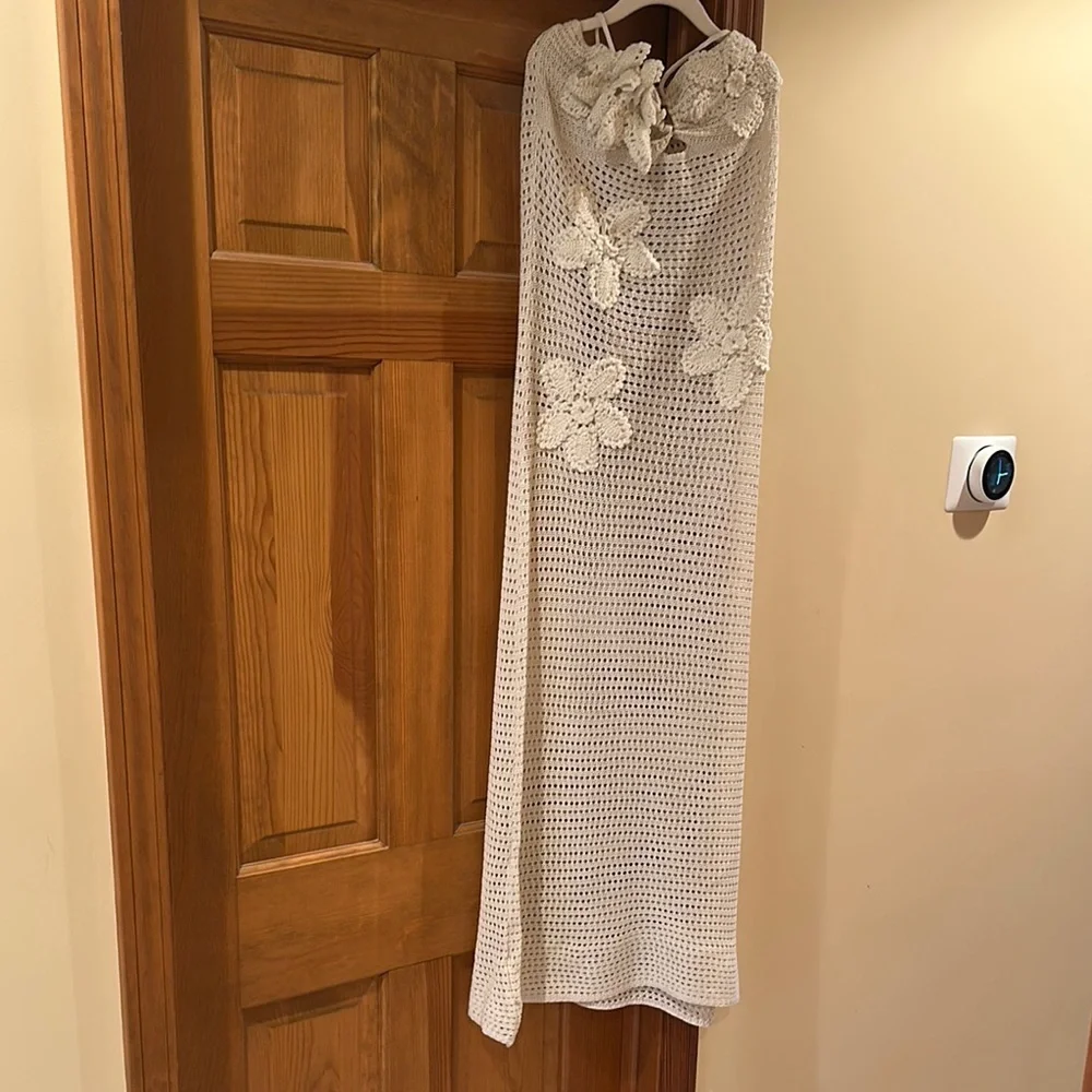 Elegant Cream Midi Dress - Picture 6 of 8